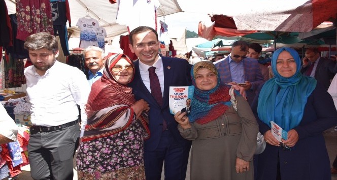 AK Parti Trabzon Milletvekili adayları seçim çalışmalarını sürdürüyor