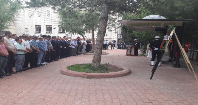 Görevi başında kalp krizi sonucu hayatını kaybeden polis toprağa verildi