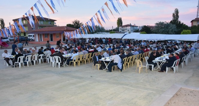 Yüzlerce vatandaş iftar sofrasında buluştu