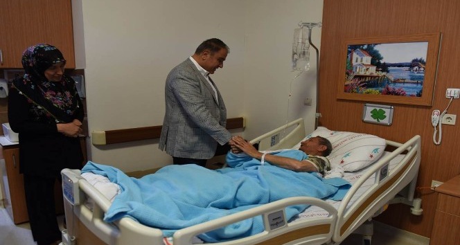 Vali Tekinarslan, Sağlık personeli ile iftar yaptı