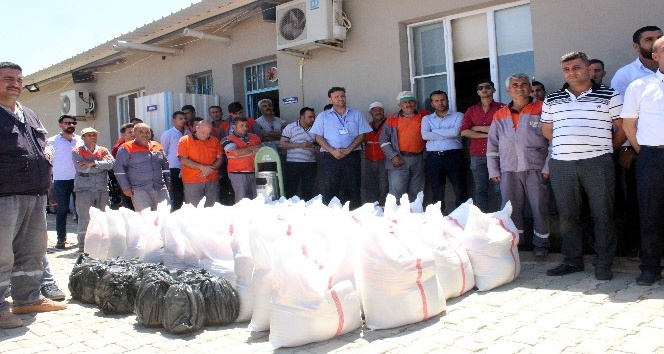 Kilis Belediyesi çalışanlarına gıda kolisi dağıtıldı