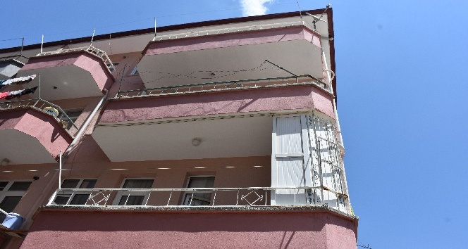 4. kattan düşen 4 yaşındaki çocuğu çamaşır ipleri kurtardı