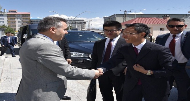 Çin Ankara büyükelçisi ve iş adamları Ağrı’da