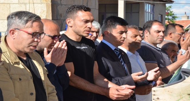 Milli futbolcu Mevlüt Erdinç’in babası toprağa verildi