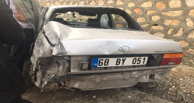 Otomobil istinat duvarına çarptı: 1 yaralı
