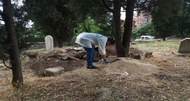Edirne’de mezarları kazan 4 kişi gözaltına alındı
