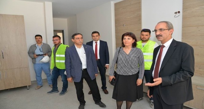 Kırşehir AEÜ’si Rektörü Karakaya, Fizik Tedavi ve Rehabilitasyon Hastanesi İnşaatında incelemede bulundu