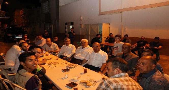 AK Partililer sahura kadar seçim çalışması yapıyor