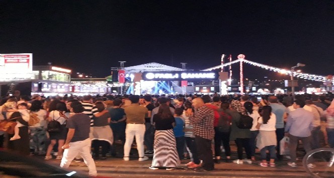 Ünlü rock grubu Zakkum Samsun’da konser verdi