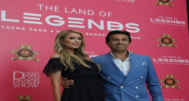 Paris Hilton ailesi ile de Türkiye’ye gelecek