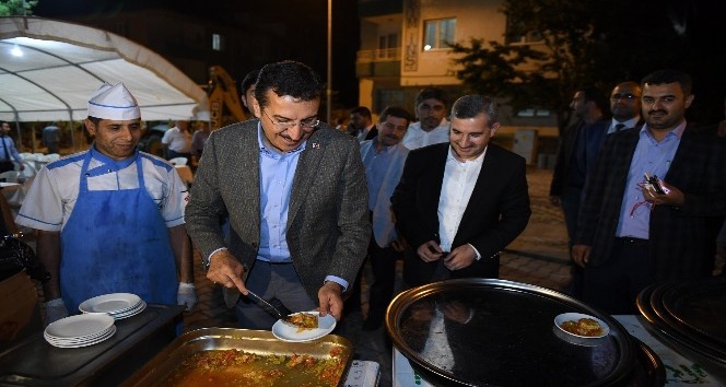 Bakan Tüfenkci belediye çalışanlarıyla sahurdu buluştu