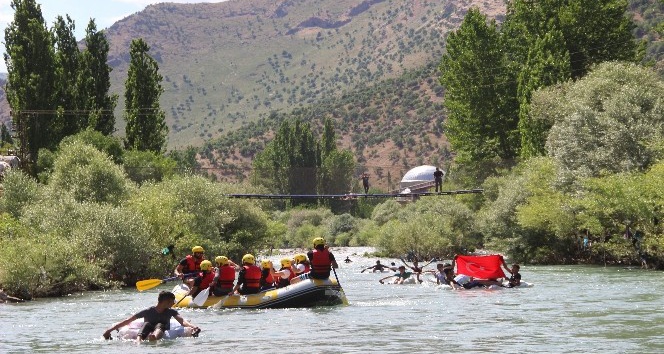 Kato Dağı eteklerinde ‘Petting’ Rafting Festivali