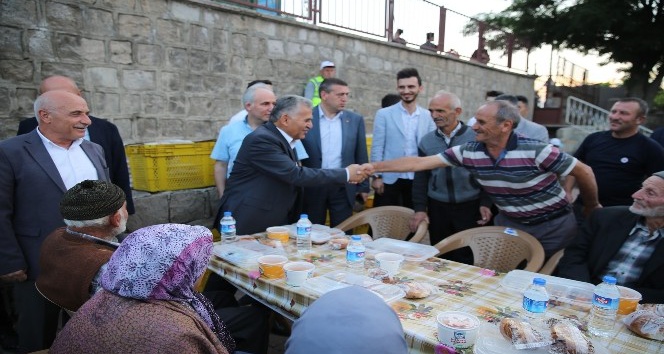 Başkan Büyükkılıç, Kıranardı sakinleri ile iftar sofrasında