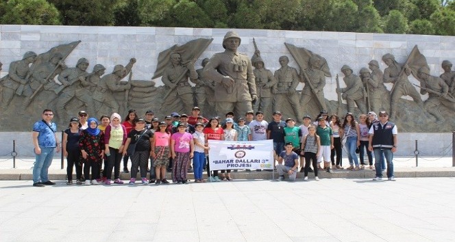 İzmirli öğrenciler Eskişehir ve Çanakkale’yi gezdi