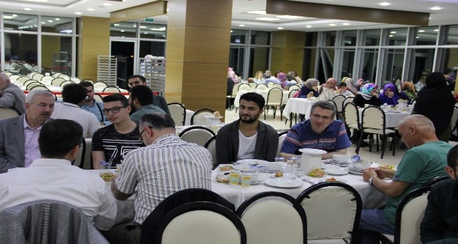 SAÜ İlahiyat Fakültesi’nde Akademik Kurul Toplantısı ve iftar