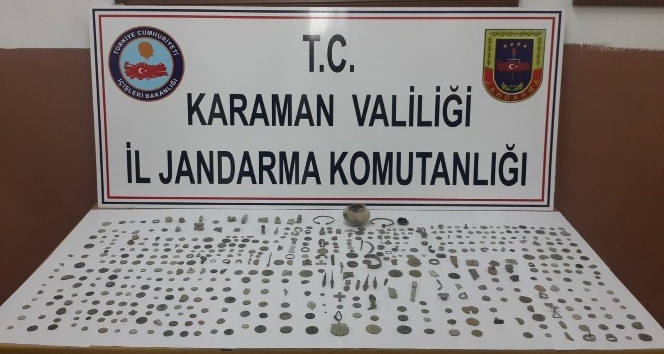 Karaman’da bir otomobilden 527 parça tarihi eser çıktı