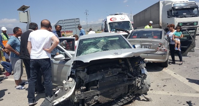 Erzincan’da trafik kazası: 9 yaralı
