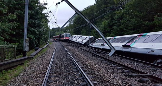 Fransa’da meydana gelen heyelan treni raydan çıkardı: 7 yaralı