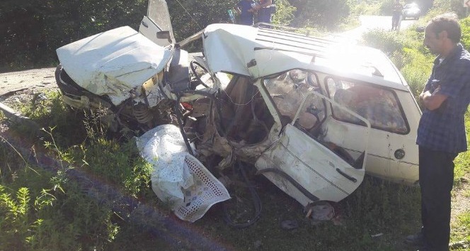 Kastamonu’da iki otomobil kafa kafaya çarpıştı: 1 Ölü, 4 Yaralı