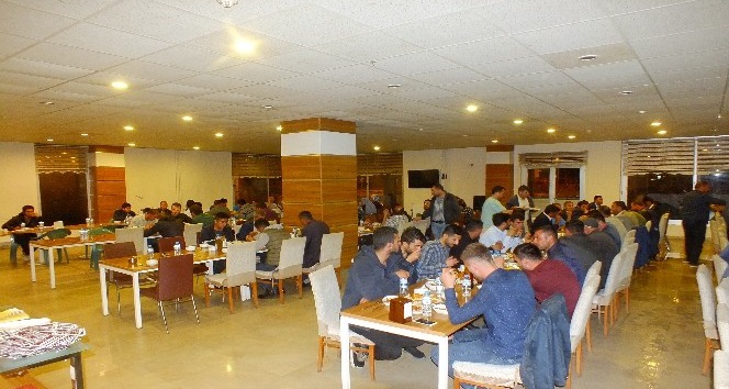 AK Parti teşkilatı iftar yemeğinde bir araya geldi