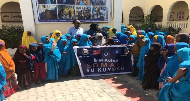 Öğrencilerden Somali’ye su kuyusu