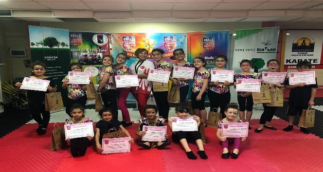 Minik jimnastik öğrencilerine sertifika