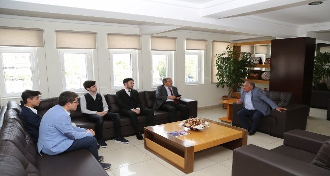 Dünya birincilerinden başkan Özkan’a ziyaret