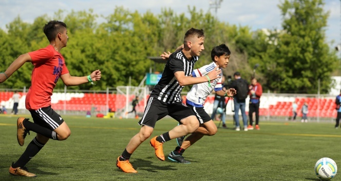 Yavru Kartal Semih Moskova&#039;daki ‘Dostluk İçin Futbol’ turnuvasında oyunuyla göz doldurdu