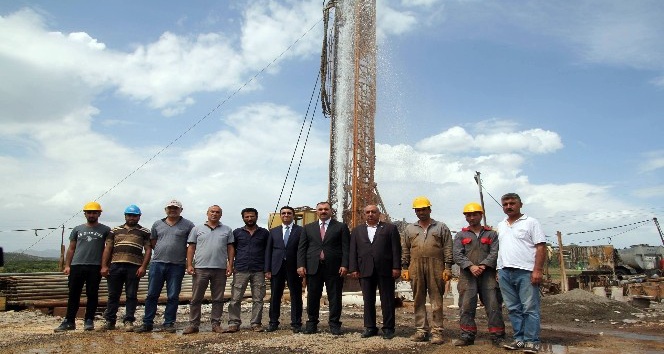 Elazığ’da, 45 derece sıcaklıkta jeotermal su fışkırdı