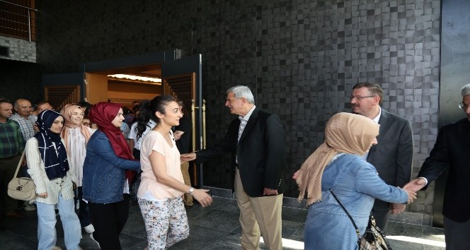 Başkan Karaosmanoğlu, Büyükşehir personeliyle bayramlaştı