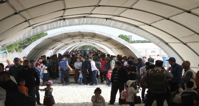 Ramazan Bayramı için 52 bin 114 Suriyeli ülkesine gitti