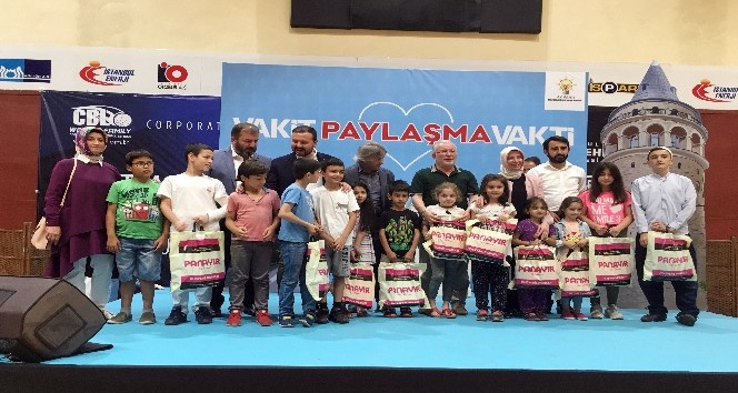 Beyoğlu’nda bayram öncesi 300 çocuğa bayramlık sürprizi