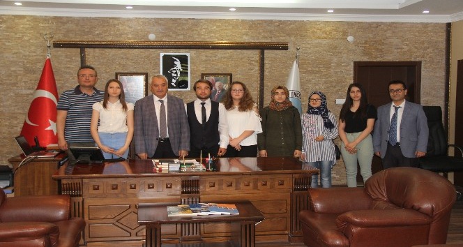 Başkan Karayol başarılı öğrencileri ödüllendirdi