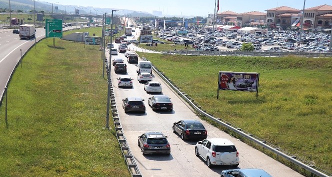 Bolu’da, bayram trafiği yoğunluğu