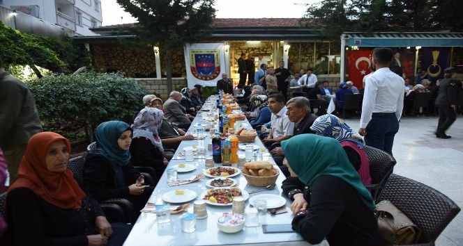 Jandarma tarafından şehit aileleri ve gaziler onuruna iftar yemeği verildi