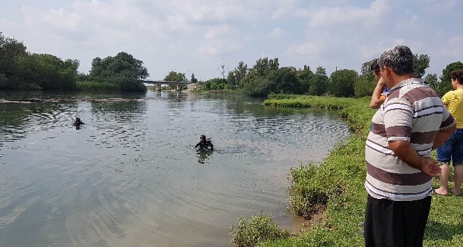 Terliği su kenarında bulunan kayıp kadın Ceyhan Nehri’nde aranıyor