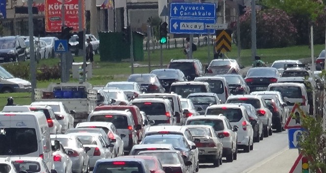 Kuzey Ege’de bayramda trafik yoğunluğu