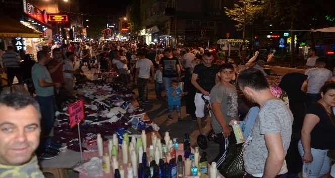 Bursa’da bayram alışverişinde adım atacak yer kalmadı
