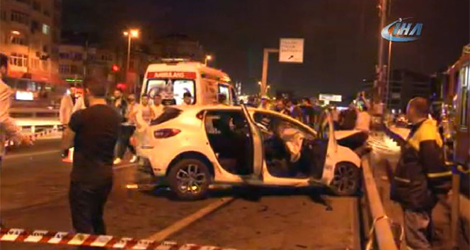 E-5’te kaza... Araç içinde sıkışan sürücüyü itfaiye ekipleri çıkardı