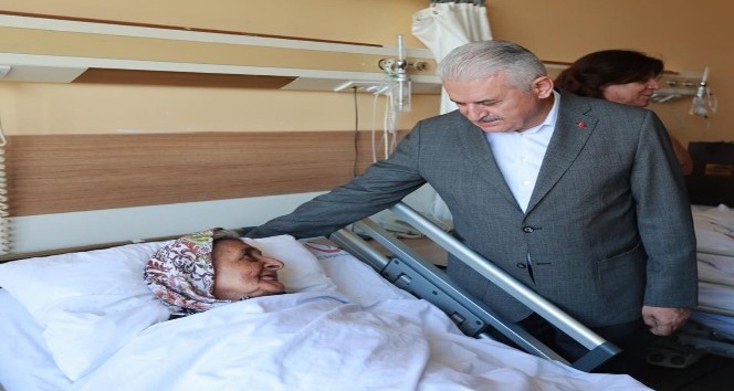 Başbakan Yıldırım, hastane tedavi gören hastaların bayramını kutladı