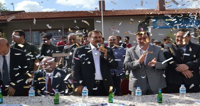 Bakan Eroğlu, memleketi Şuhut’ta hemşehrileri ile bayramlaştı