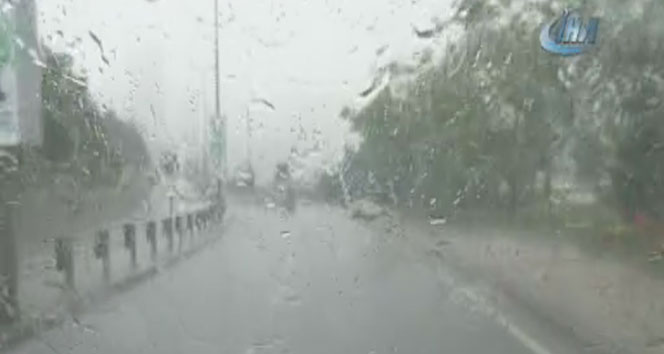 İstanbul&#039;da şiddetli yağmur etkili oluyor