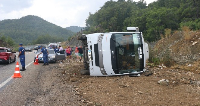 Antalya’da tur otobüsü devrildi: 6 turist yaralı