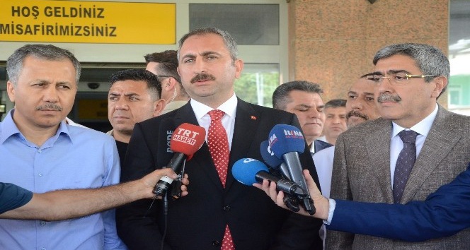 Adalet Bakanı Gül: "Yavru köpek olayındaki kepçe operatörü tutuklanmıştır”