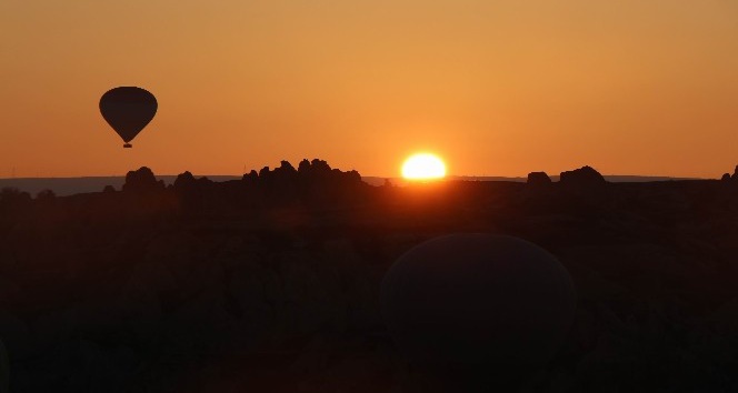 Kapadokya’da balonlar 3 gün aradan sonra yeniden havalandı