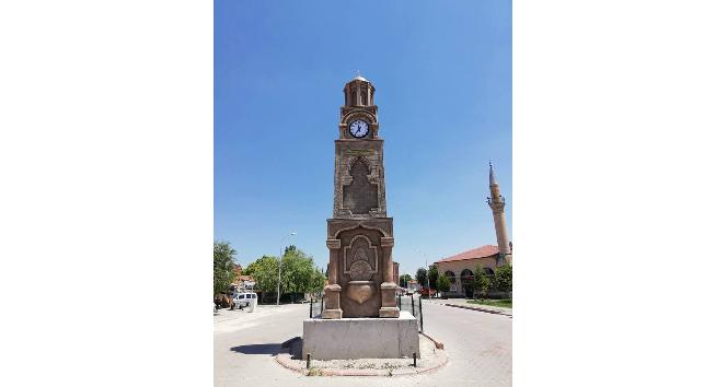 Aslanapa’da saat kulesi inşaatı tamamlandı