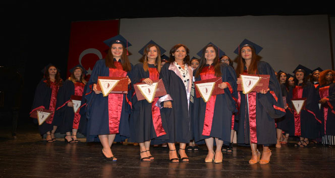 YDÜ Hemşirelik Fakültesi mezuniyet töreni gerçekleştirildi