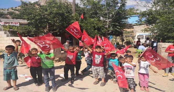 MHP’li Taşdoğan Nurdağı’nın kırsal mahallerini ziyaret etti