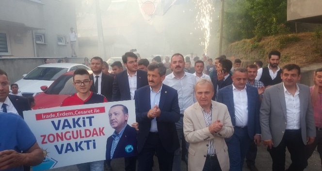 AK Parti Mithatpaşa Mahallesinde gövde gösterisi yaptı