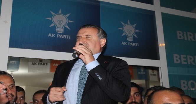 Bakan Bak; "Adam kendi partisine genel başkan seçilememiş, iki defa kaybetmiş, çıkmış diyor ki ben Türkiye’yi yöneteceğim"